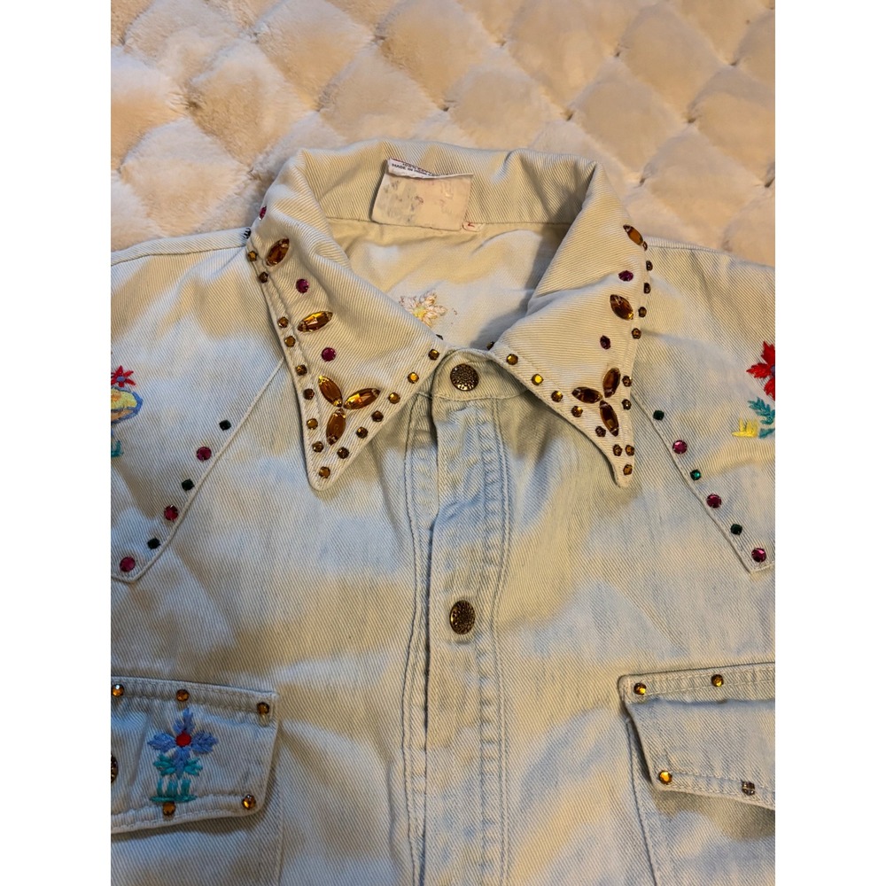 Vintage Light Wash Denim Western Shirt Floral Embroidery Rhinestone Studded L - Picture 4 of 11